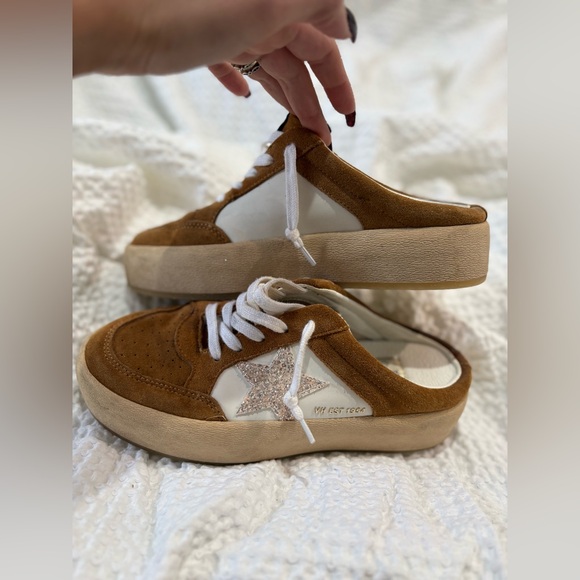 Vintage Havana Brown and White Women's Shoes - Picture 4 of 8